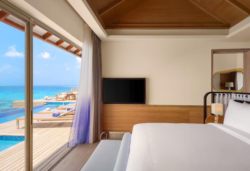 Three Bedroom Sunset Overwater Pool Residence photo 4